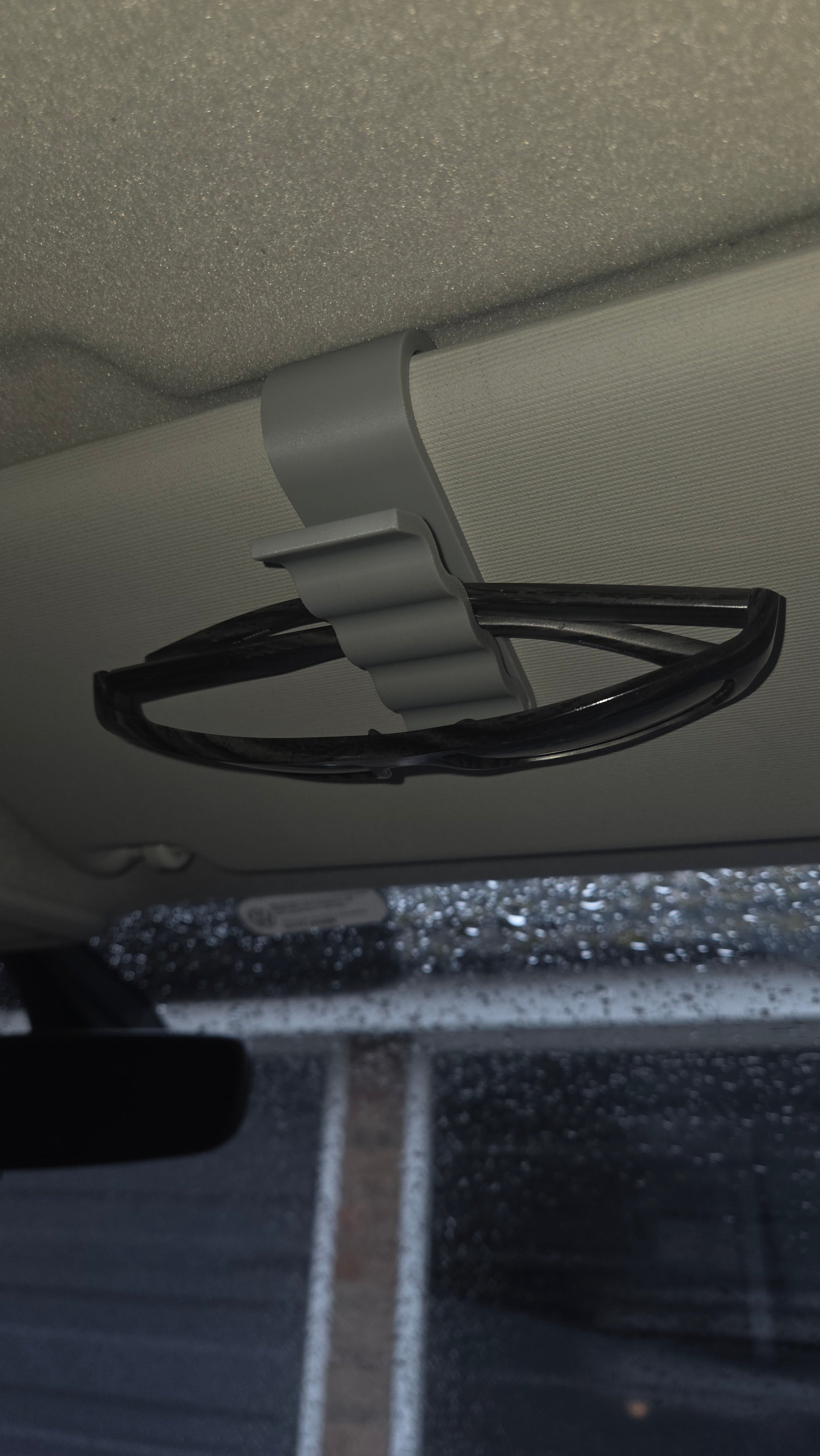 Sunglasses visor clip